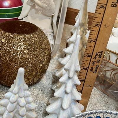 Lot 51 Lg Tub of decor