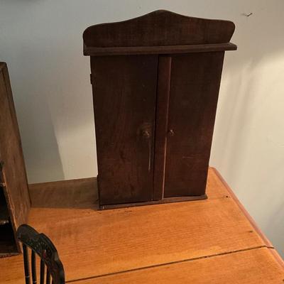 UBB1396 Lot of Mini Doll Furniture