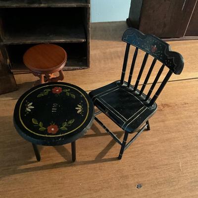 UBB1396 Lot of Mini Doll Furniture