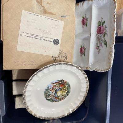 Blue tote with decorative plates