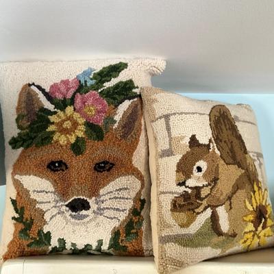 UBB1326 2 Hooked Pillows