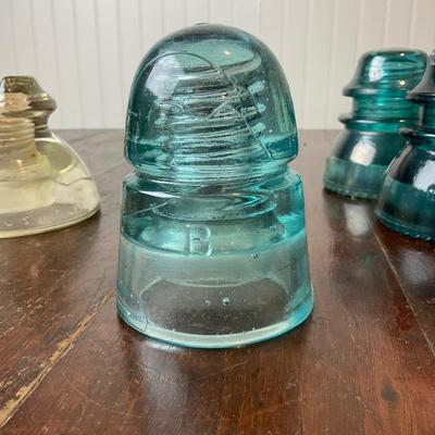 DR1389 Eight Vintage Glass Insulators