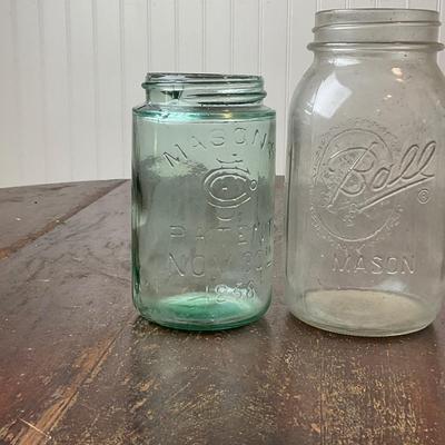 DR1390 Antique/Vintage Glass Mason Jars