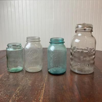 DR1390 Antique/Vintage Glass Mason Jars