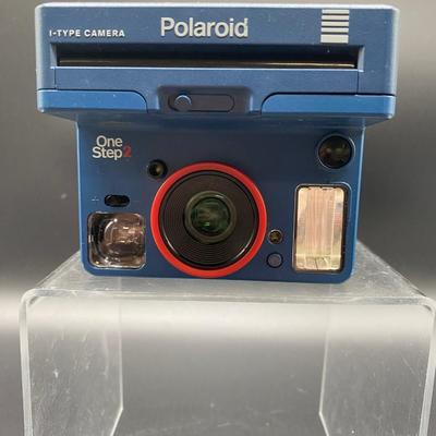 Sale Photo Thumbnail #253: One Step Camera
Blue, Upside Down Camera
tested without film 
I type version
Limited Edition
No film 
Retails at $100.00 +++