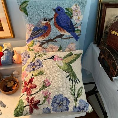 UBB1329 Two Hooked Bird Pillows