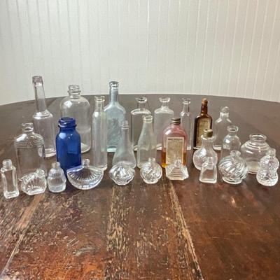 DR1412 Antique/Vintage Tiny Bottles