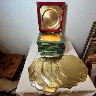 Lot 59 Lot of gold charger plates & placemats