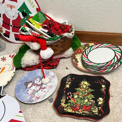 Lot 65 Dining & Serving Christmas items