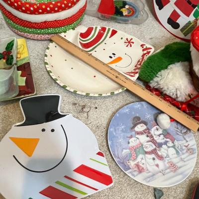 Lot 65 Dining & Serving Christmas items