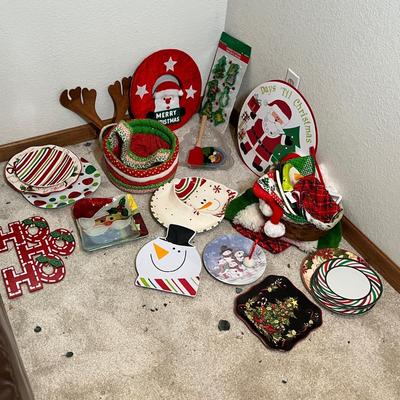 Lot 65 Dining & Serving Christmas items