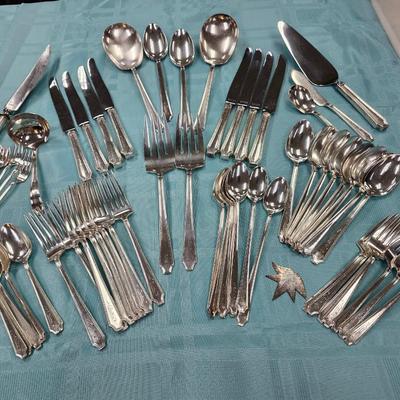 Sale Photo Thumbnail #268: This set is in very nice condition.  It includes:
8 knives
1 cake server
2 serving spoons
8 dinner forks
2 large serving forks
9 butter knives
8 iced tea spoons
8 soup spoons
6 teaspoons
1 large meat knife with fork 
gravy ladle
1 sugar spoon
8 seafood fo