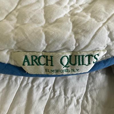 UBB1405 Arch Floral Quilt with Stand