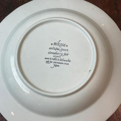 DR1425 Vintage 1979 Mikasa Antique Green Strawberry Fair Dishes