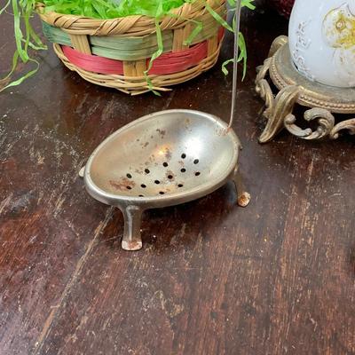 DR1426 Porcelain Easter Egg Lot