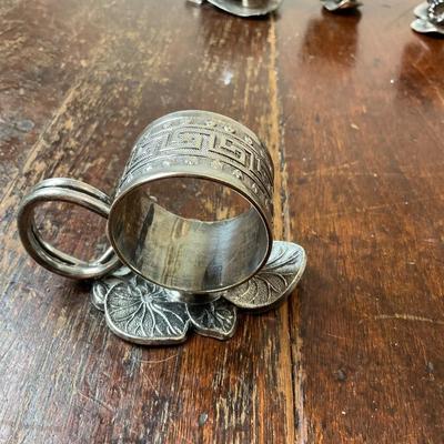 DR1438 Lily Silver Plate Napkin Rings