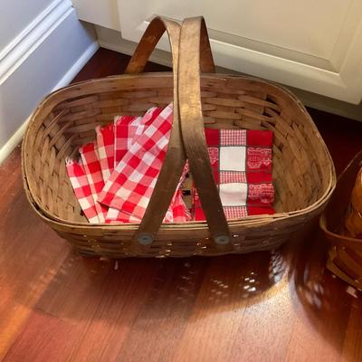 L1457 Two Picnic Baskets with Thermos and Napkins