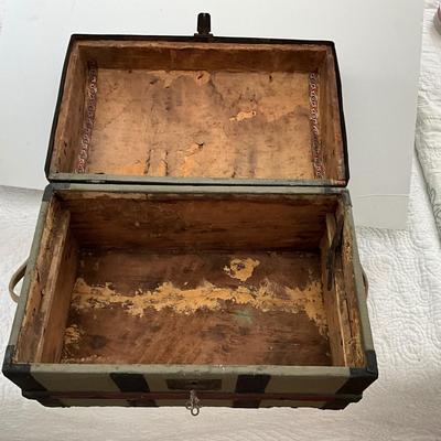 UBB1442 Vintage Small Chest