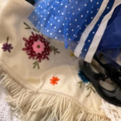 UBB1443 Vintage 1975 Children's Dancing Lot