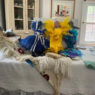 UBB1443 Vintage 1975 Children's Dancing Lot