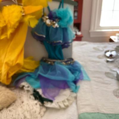 UBB1443 Vintage 1975 Children's Dancing Lot