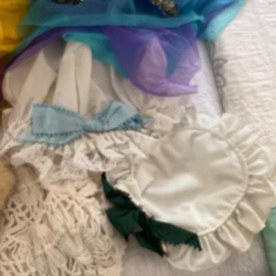 UBB1443 Vintage 1975 Children's Dancing Lot