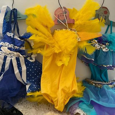 UBB1443 Vintage 1975 Children's Dancing Lot