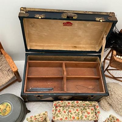 UBB1446 Vintage Doll Furniture Lot