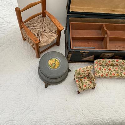 UBB1446 Vintage Doll Furniture Lot