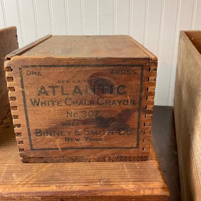 D1470 Antique Wood Crates and Box
