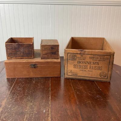 D1470 Antique Wood Crates and Box