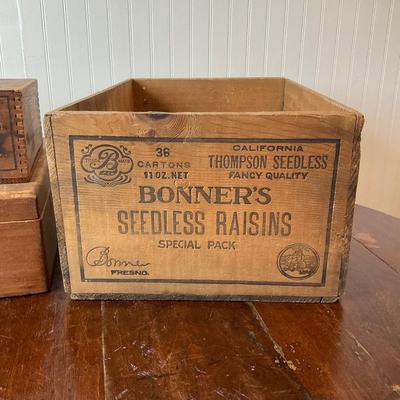 D1470 Antique Wood Crates and Box