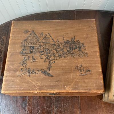 D1470 Antique Wood Crates and Box