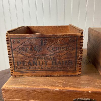 D1470 Antique Wood Crates and Box