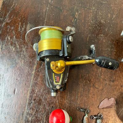 D1472 Vintage Fishing Lot