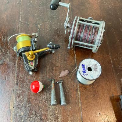D1472 Vintage Fishing Lot