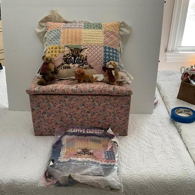 UBB1449 Handmade Padded Trunk with Kitten Pillow