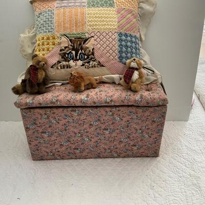 UBB1449 Handmade Padded Trunk with Kitten Pillow