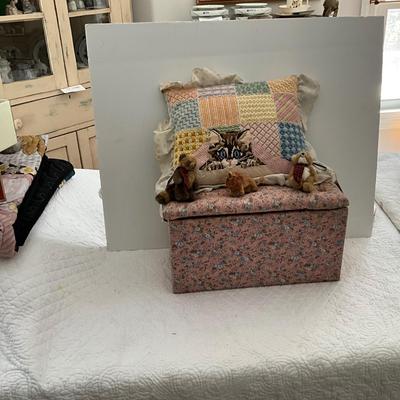 UBB1449 Handmade Padded Trunk with Kitten Pillow