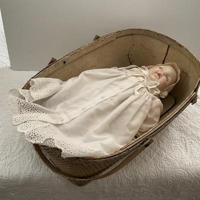 UBB1451 Madame Alexander Queen Victorian Baby with Bassinet