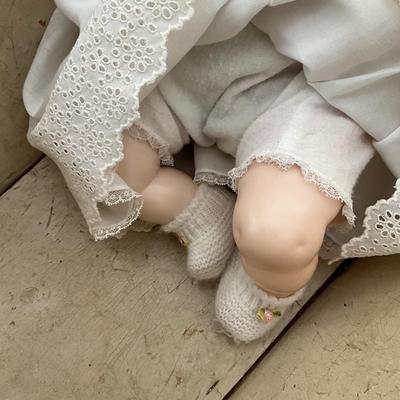 UBB1451 Madame Alexander Queen Victorian Baby with Bassinet