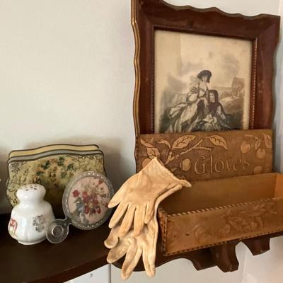 UBB1452 Antique Ladies Vanity Piece & Shelf