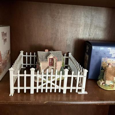 UBC1485 Lot of 9 Lilliput Lane Houses