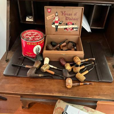 UBC1486 Lot of Vintage Pipes with Prince Albert Tin