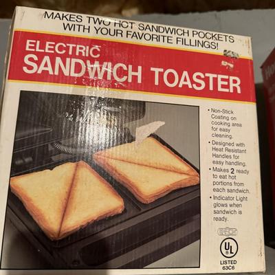 Electric sandwich toaster