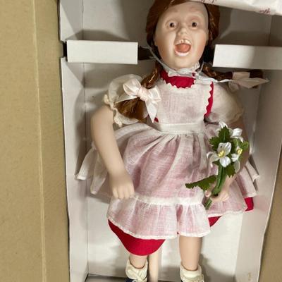 Dolls in blue lid tote