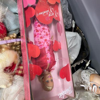 Silver tote with dolls
