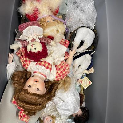 Silver tote with dolls