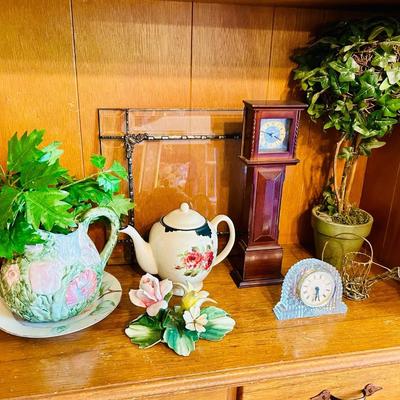 Pitcher, pot, clock, lot!
