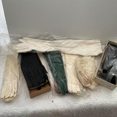 UBC1494 Lot of Ladies Gloves